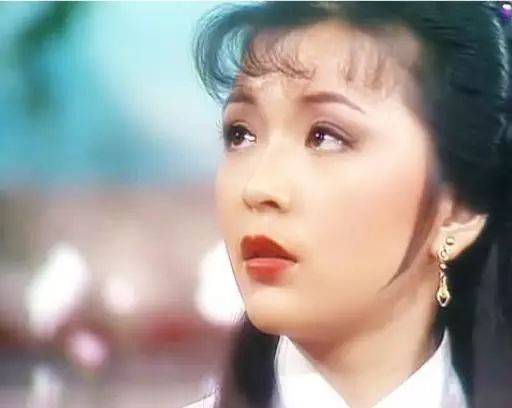 周润发为她自杀,刘德华为她下跪,嫁过赌城大佬,传过同性恋,...
