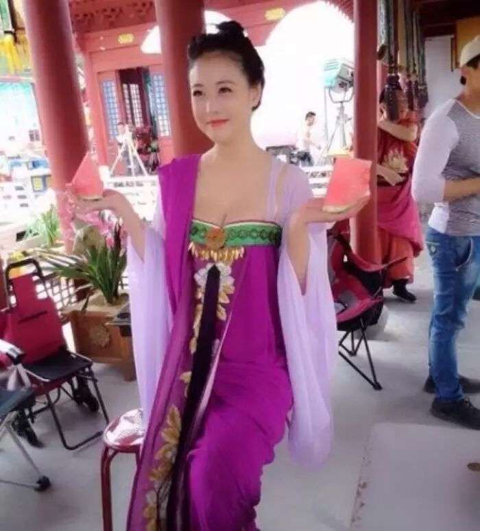 高圆圆曾是她翻版 50岁无婚却把单身生活过成诗