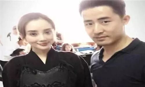 李小璐二胎_李小璐承认二胎双胞胎2019_李小璐生二胎难产视频