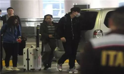 李小璐承认二胎双胞胎2019_李小璐生二胎难产视频_李小璐二胎