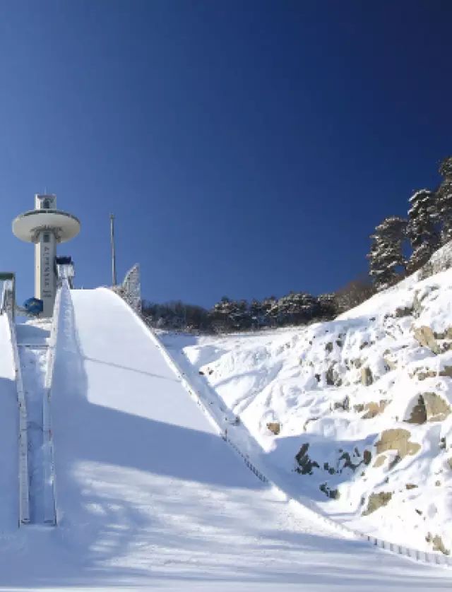 冬日江原道:飞跃滑雪场
