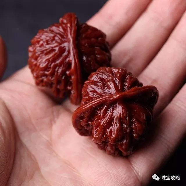 这才是真正的"玉化"核桃!算不算史上最值钱了?