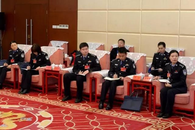 王巧全同志与出席市“两会”的公安民警代表座谈,听听他都说了啥?