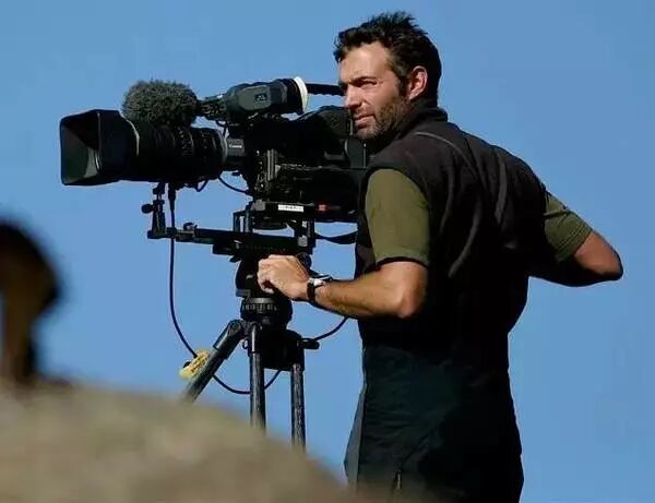 都说贝爷多牛X，在背后默默拍贝爷的人们更猛