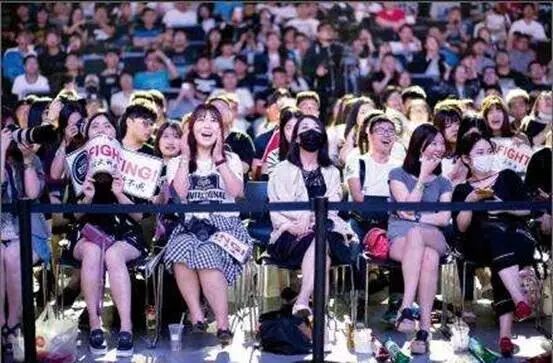 建議你們去比賽現場感受一下迷妹們的尖叫。