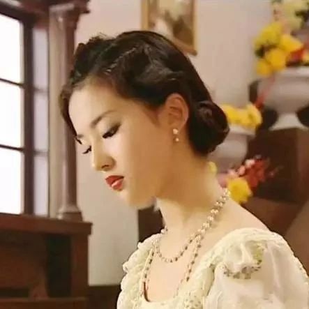刘亦菲家境有多好?看她家95年的装修,简直是现实版“白秀珠”