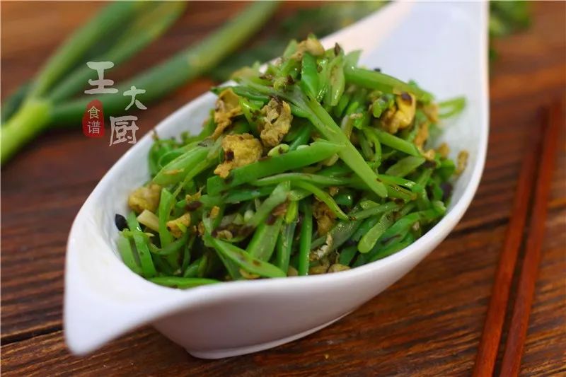 万绿丛中一点黄:橄榄菜鸡蛋炒豆角丝!