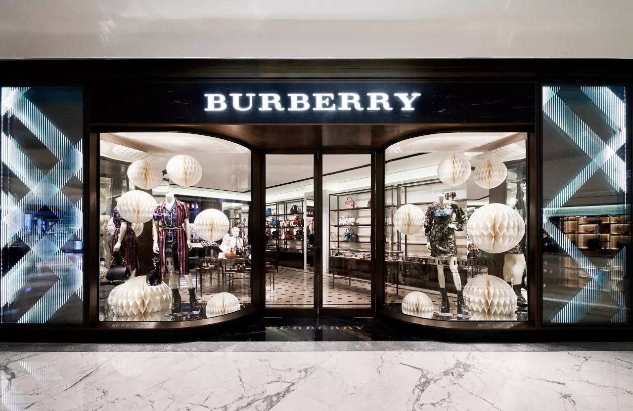 街拍在现场和吴亦凡距离半米在burberry店里真实直击他的偶像魅力