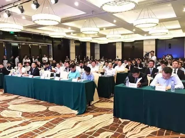 陕西省发改委副主任张西林,陕西省工信厅信息中心副主任原宏,陕西省