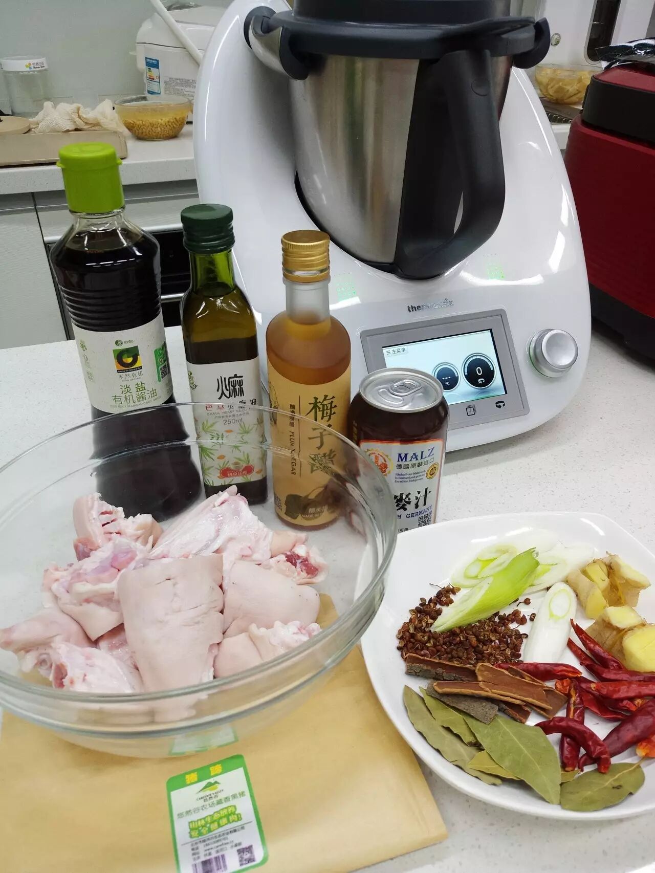 营养师の深夜食堂——烹饪营养师陈治锟教你三种不同调料的炖猪手