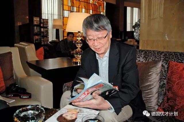 她在花甲之年成为中国外交界的女神