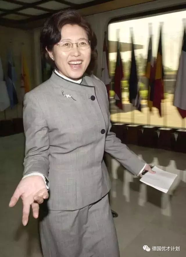 ڻ֮Ϊй⽻Ů