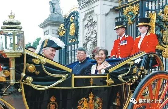 她在花甲之年成为中国外交界的女神