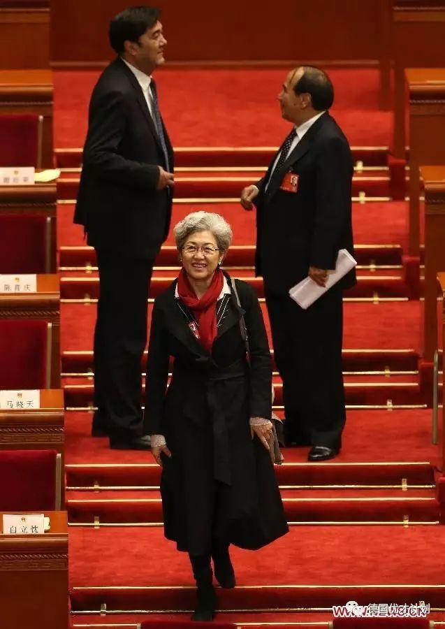 她在花甲之年成为中国外交界的女神