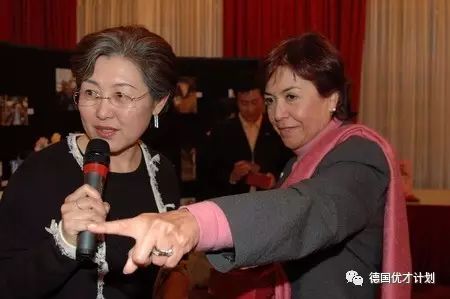 她在花甲之年成为中国外交界的女神