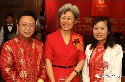 她在花甲之年成为中国外交界的女神