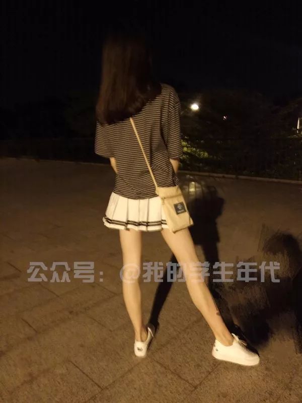 女生晒大长腿照03期