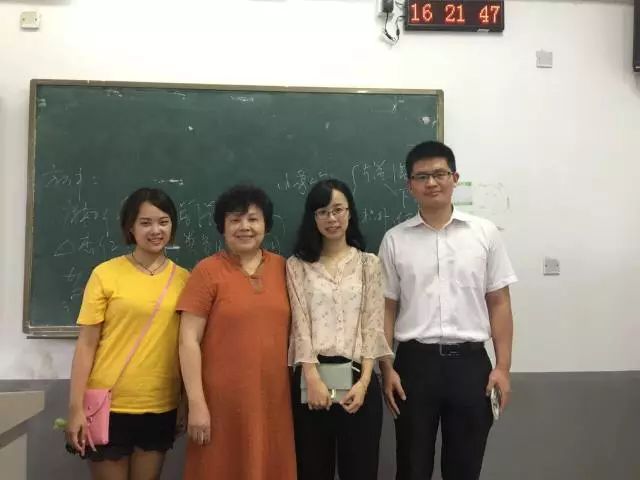 9月21日14:30 两位老师听了袁振仪教授的方剂学课程,课前袁教授要求