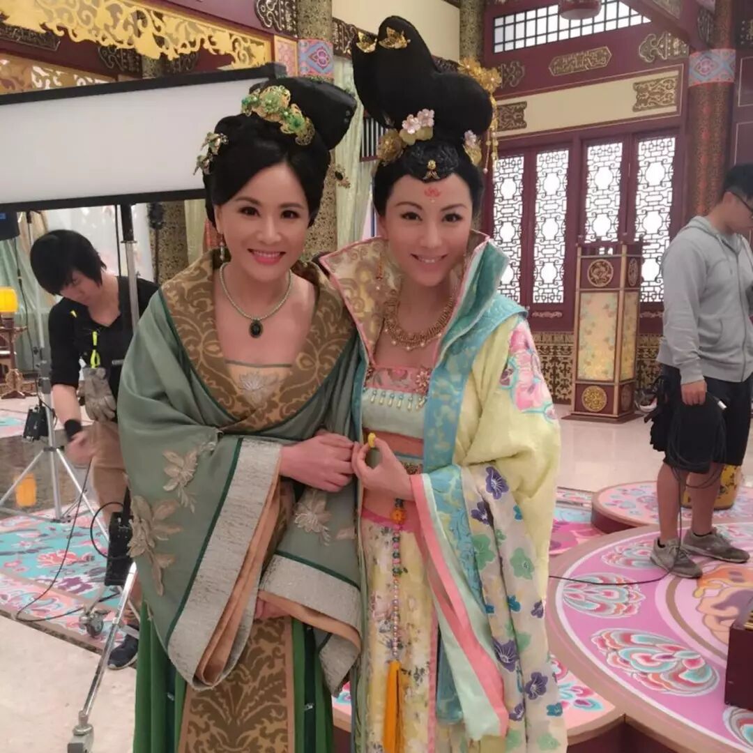 但她依家曾经转台过去tvb拍剧,还有份参与tvb重头剧《深宫计》,这次是
