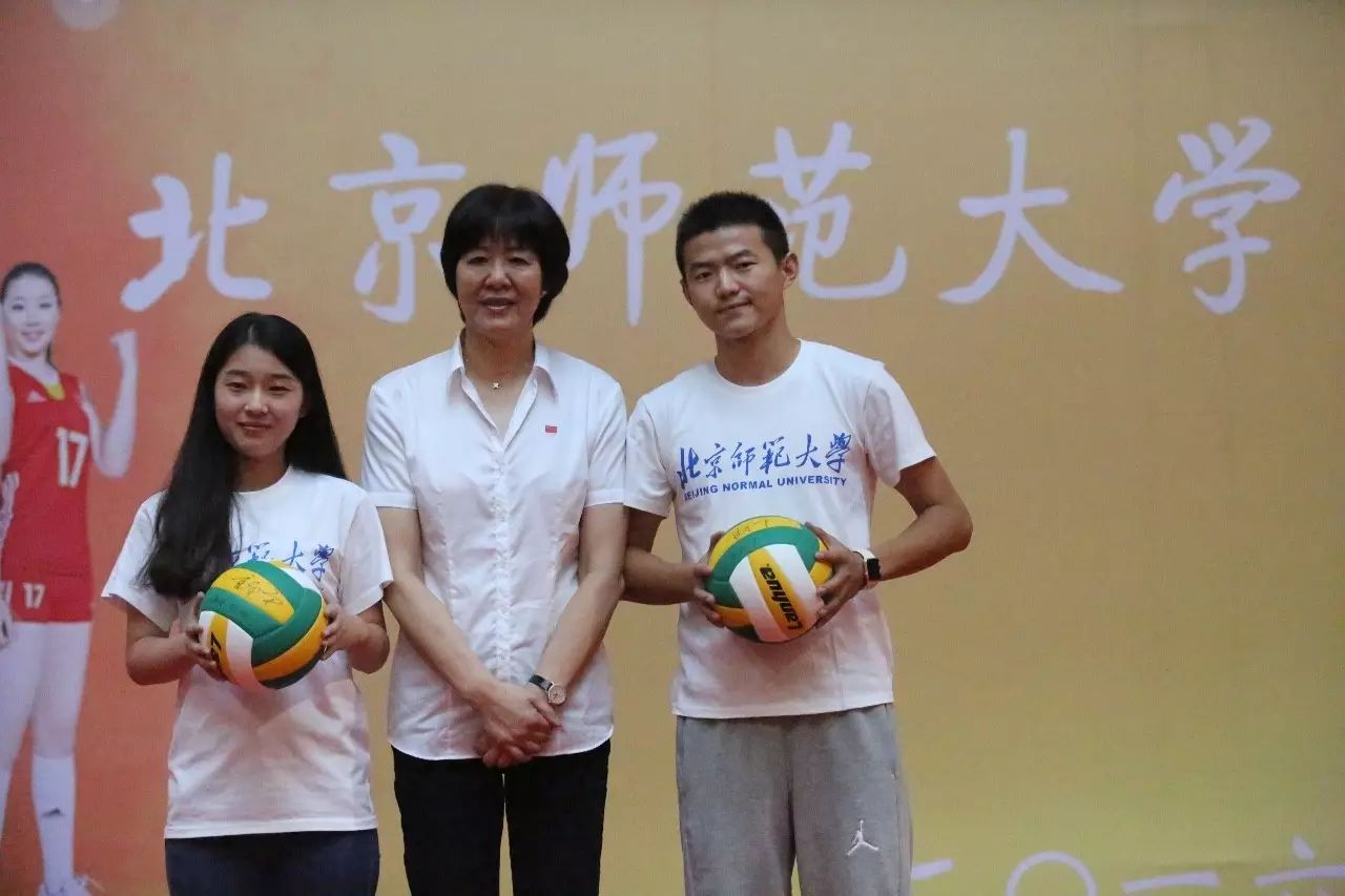 "国民女神"回母校北师大演讲,对小师妹最关心的竟是(独家放送"铁