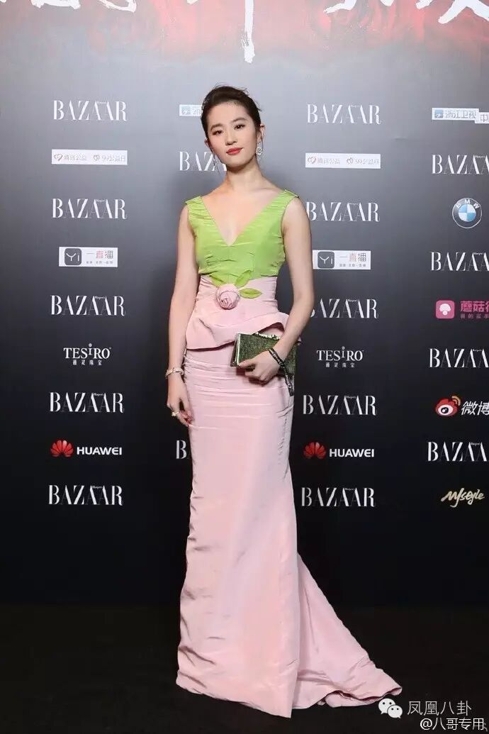 85后六小花争奇斗艳,baby疑似怀孕3个月,杨幂刘诗诗4年后同台破不和…这届芭莎晚宴真的一片和谐?-怀孕期