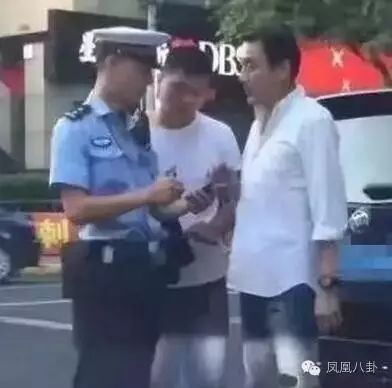 香港“警界大佬”梁家辉,这次被真警察逮着啦…