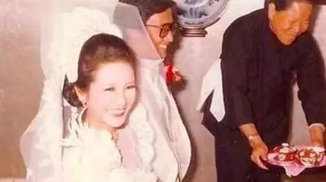 谢霆锋爸妈40年前的婚礼阵容,与现在的黄晓明和baby有的一拼!