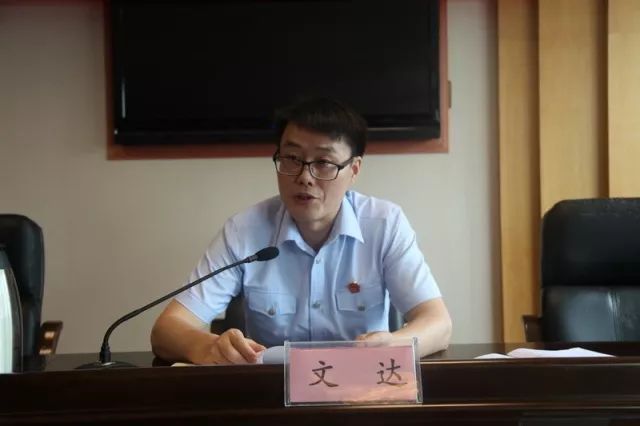 帮扶队队员省法院办公室蒋欣宇,仁寿县法院龙正法庭副庭长叶晓东