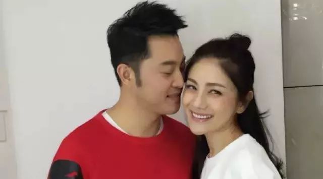 她甩了黄晓明?!嫁最不正经男人,结婚6年再拍婚纱照竟是因为…