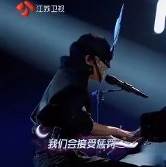 薛之谦钢琴弹唱《哑巴》深情到险些哭了
