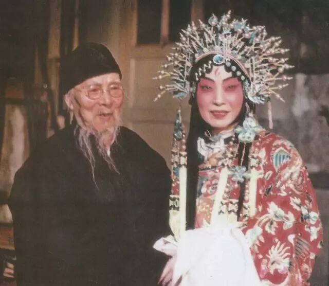 梅兰芳唱戏厉害,骨子里就是一个文艺青年,特别喜欢收藏画.