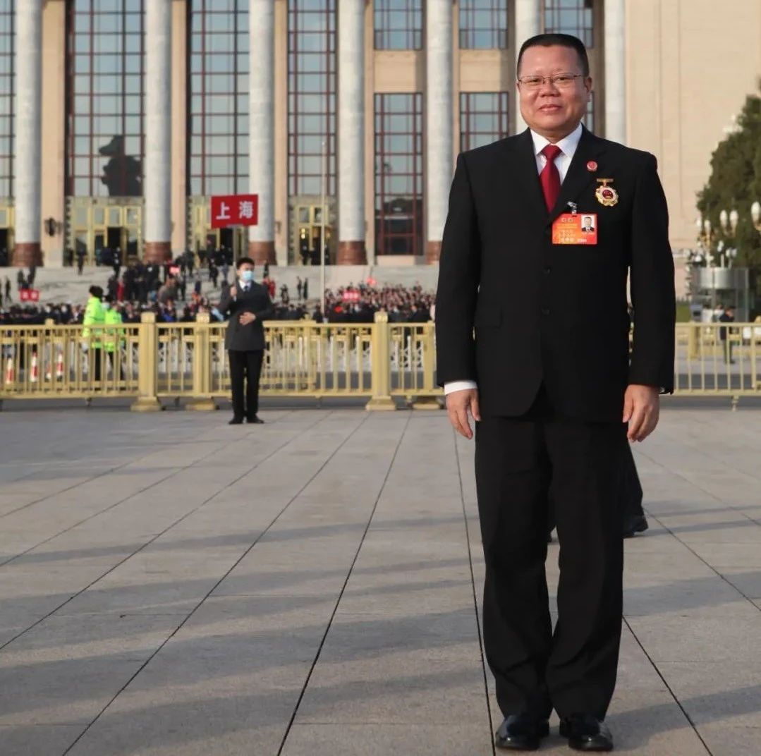 陈少华同志获评全国先进工作者荣誉称号,在人民大会堂接受表彰!