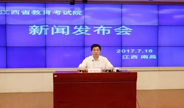 省教育考试院党委副书记、副院长曹正龙介绍有关情况