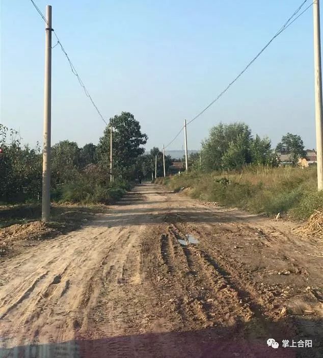 合阳县路井镇西庄村一组的进村路下雨天根本就么办法出村