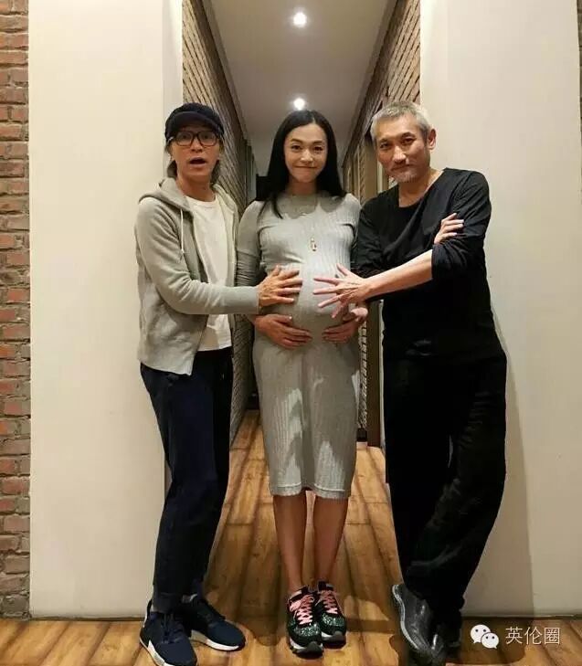 【10秒八卦】娱乐圈的怀孕潮来了吗?然而人家怀孕四个月还能走维秘大秀!-怀孕期