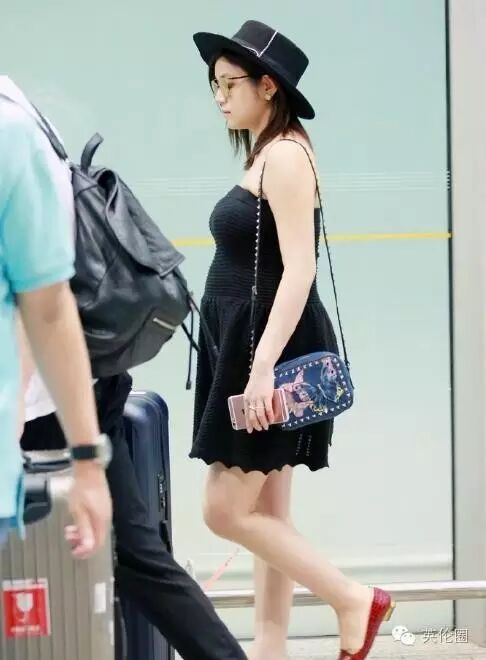 【10秒八卦】娱乐圈的怀孕潮来了吗?然而人家怀孕四个月还能走维秘大秀!-怀孕期