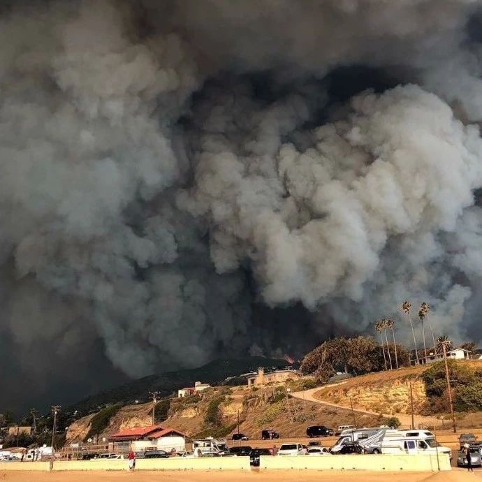 10秒八卦 | 加州大火,Gaga卡戴珊布兰妮...豪宅都要被烧了?