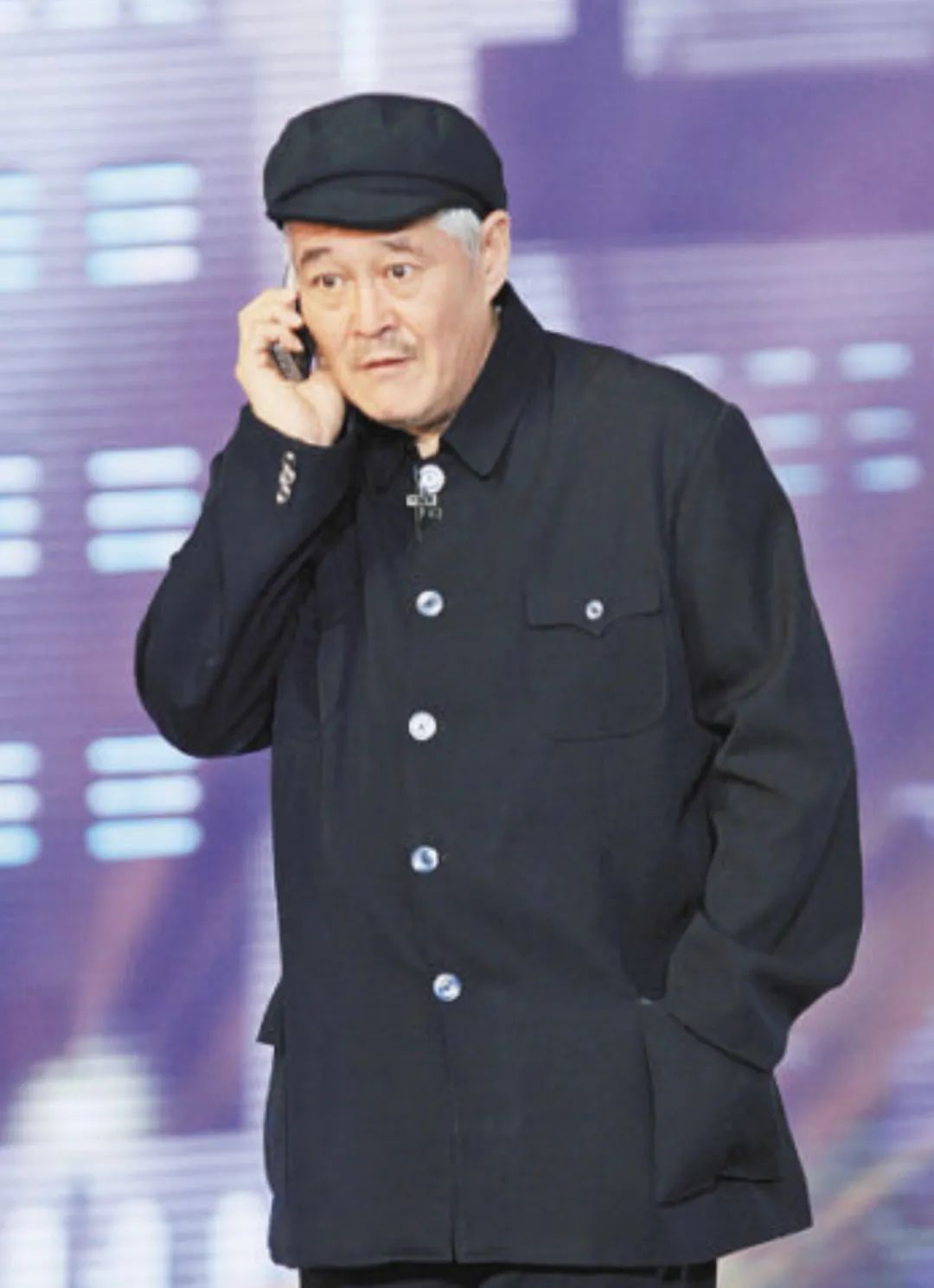 赵本山为妻子庆56岁生日布满鲜花气球显温馨满头白发惹人心疼