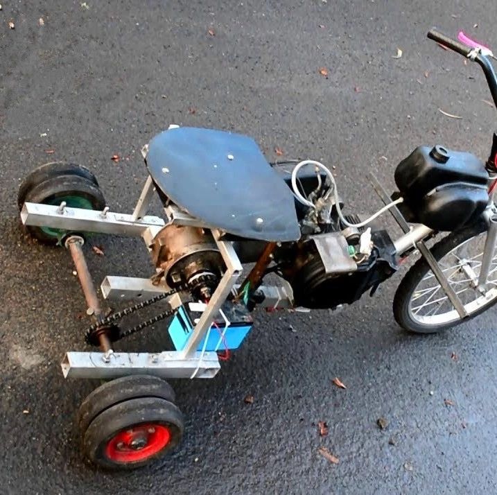 报废的自行车不要扔，男子将其改装成烧油的三轮车，够他吹半年了