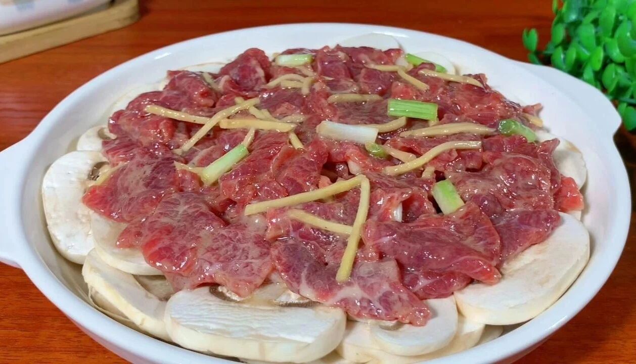 春天孩子长高季，三步蒸牛肉鲜嫩营养，出锅抢着吃，简单又美味