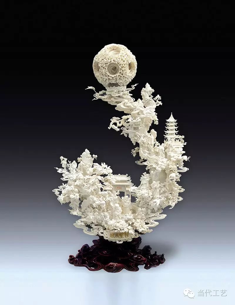 张民辉,《吉星高照》,猛犸牙雕,56x20x82cm,2006年,中国传统工艺美术