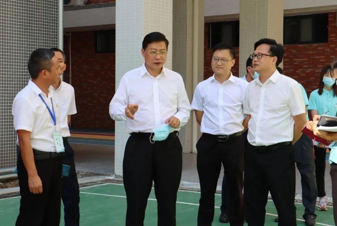 区委书记杨永泰带队开展秋季学期开学和疫情防控工作