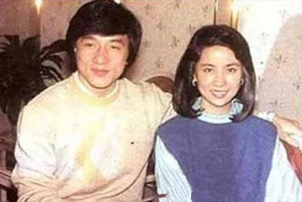 成龙追她8年,她却选择照顾患癌男友18年,63岁活得像少女一般