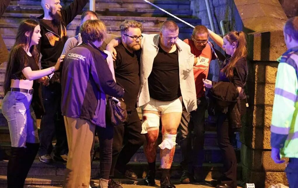 直击英国曼彻斯特爆炸事件：至少19死50伤 事发区域仍旧被警方隔离