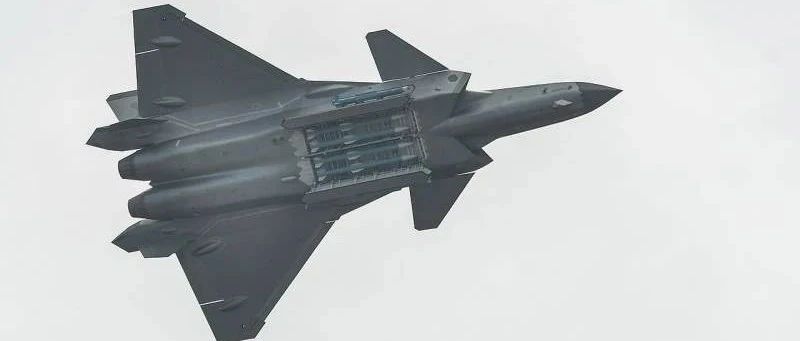 强行吹捧：俄罗斯人评论F-22、歼-20与Su-57的异同