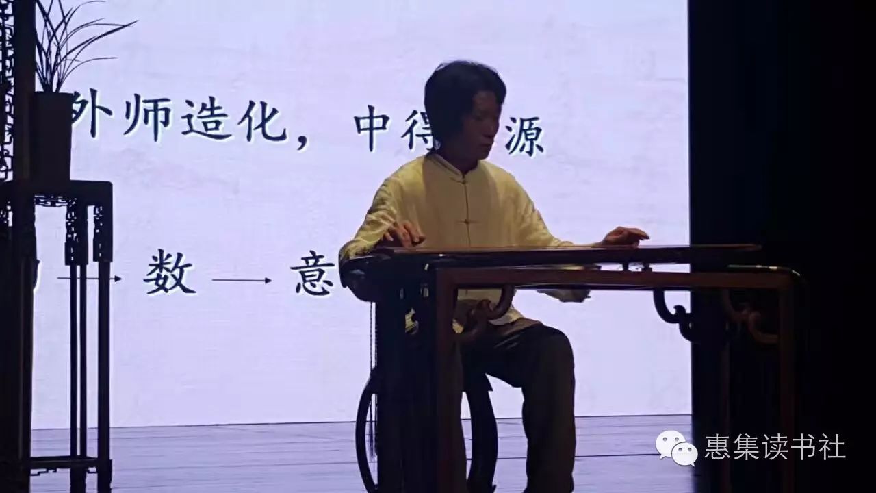 古琴大师谢东笑在惠州与市民分享古琴艺术