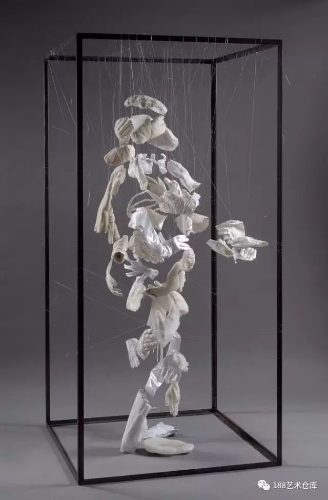 《饼干盆地》中/美艺术沙龙展