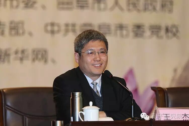 “领导干部学国学全国行”第六站走进曲阜专题报告会在孔子研究院举行