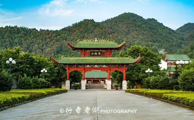 这里就是广东肇庆四会贞山的六祖寺,距今有1300年的历史,六祖惠能当年