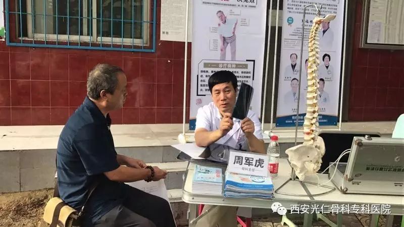 周军虎 骨科主任 毕业于西安医科大学临床医学专业,师从我国疼痛学